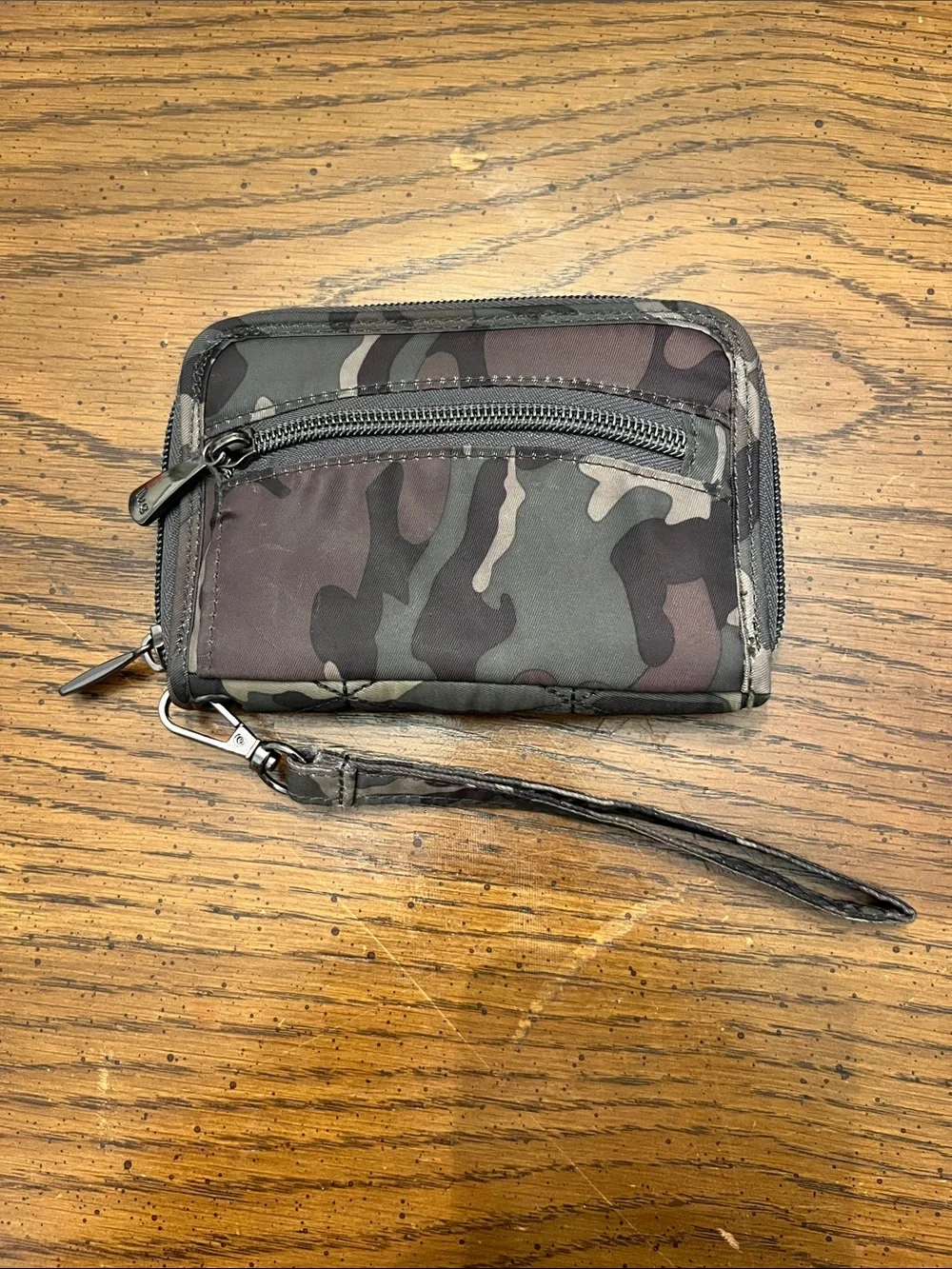 lug compact quilted